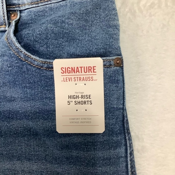 Levi’s NWT Women’s High-Rise 5” Shorts Blue Jeans Size 10 / 30 - Picture 3 of 7